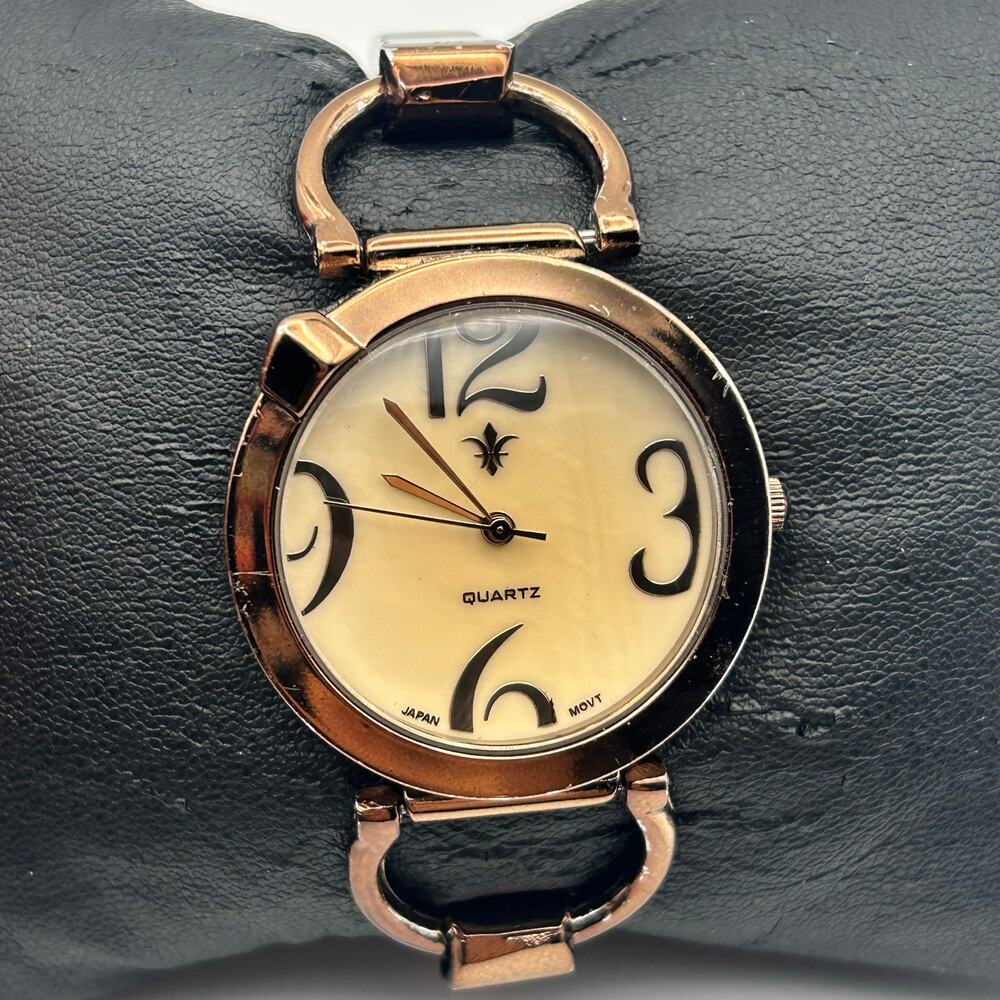 Gold Tone Women Watch Fleur-de-lis Emblem Oversized Arabic Numerals New Battery